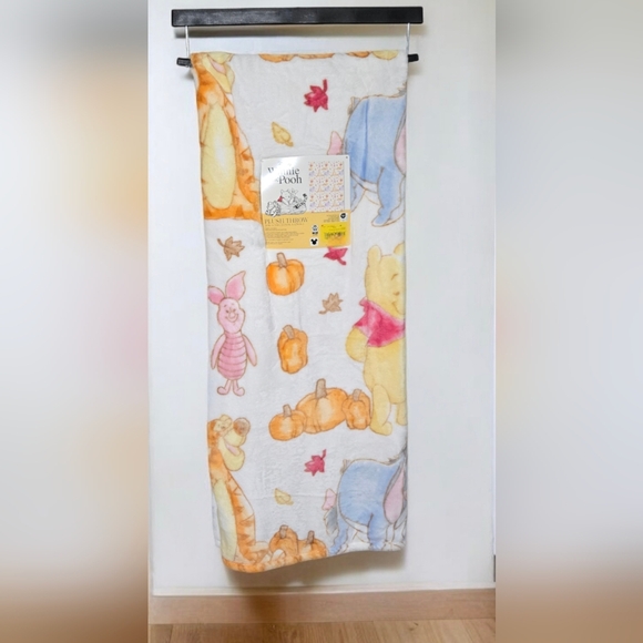 SOLD‼️Disney Winnie The Pooh Plush Fall Leaves Throw Blanket - Picture 8 of 9